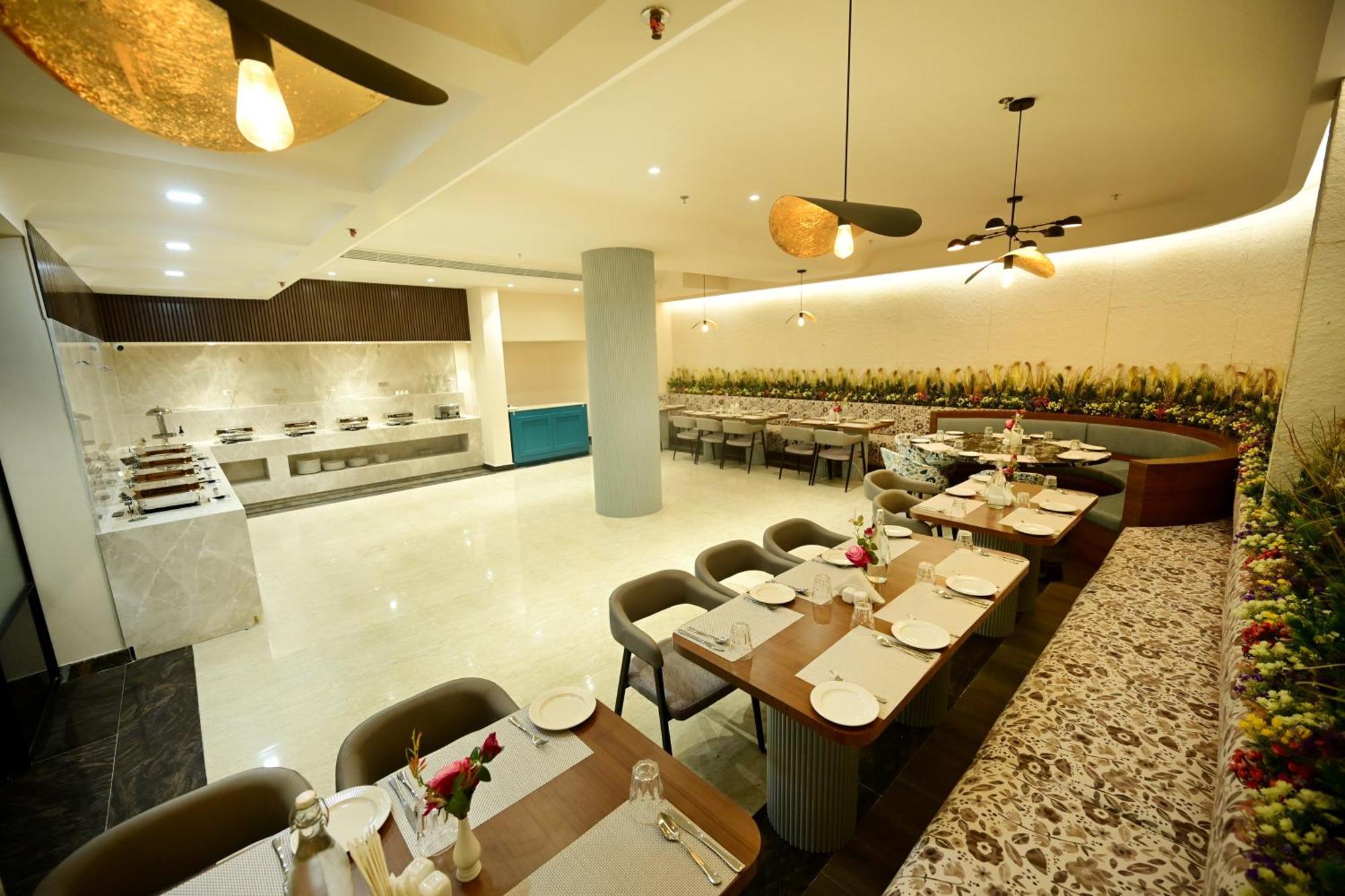 Coco Cabana Varanasi Exteriör bild